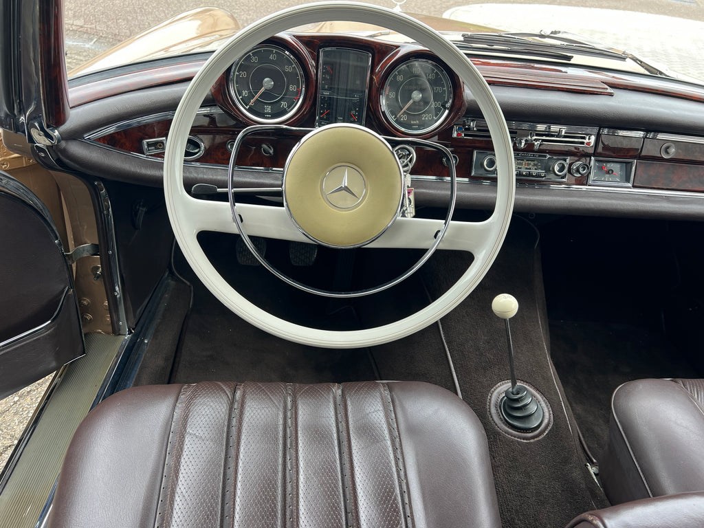 VERKOCHT MERCEDES 220SE