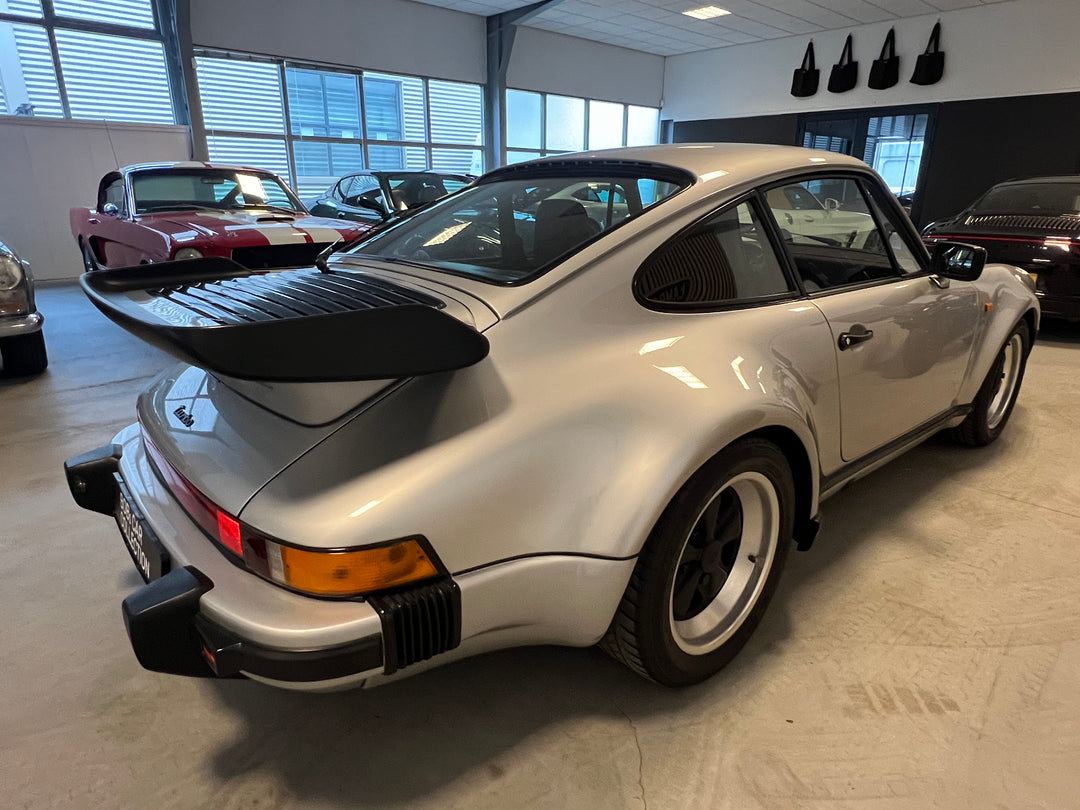 PORSCHE 911 TURBO