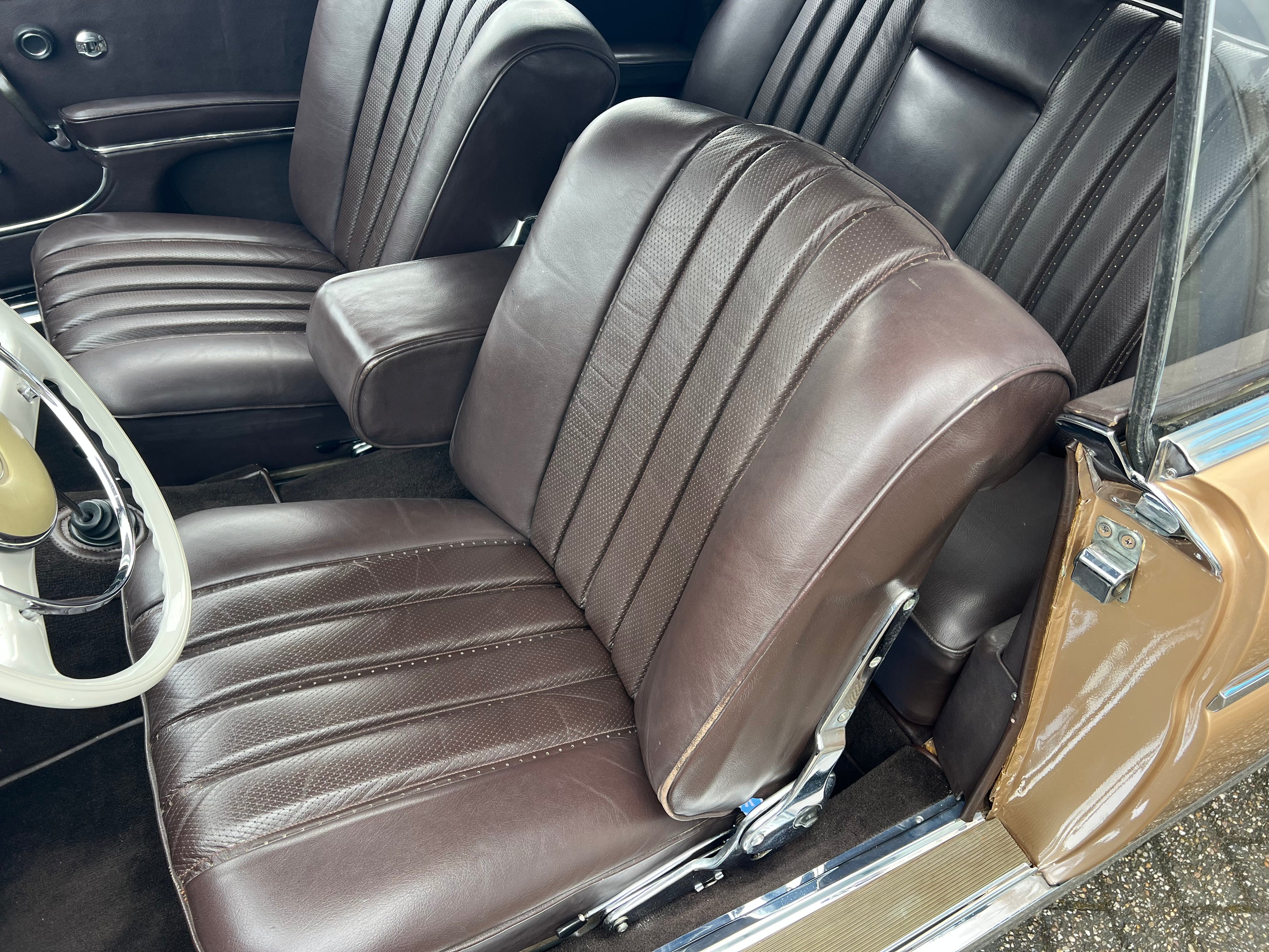 VERKOCHT MERCEDES 220SE