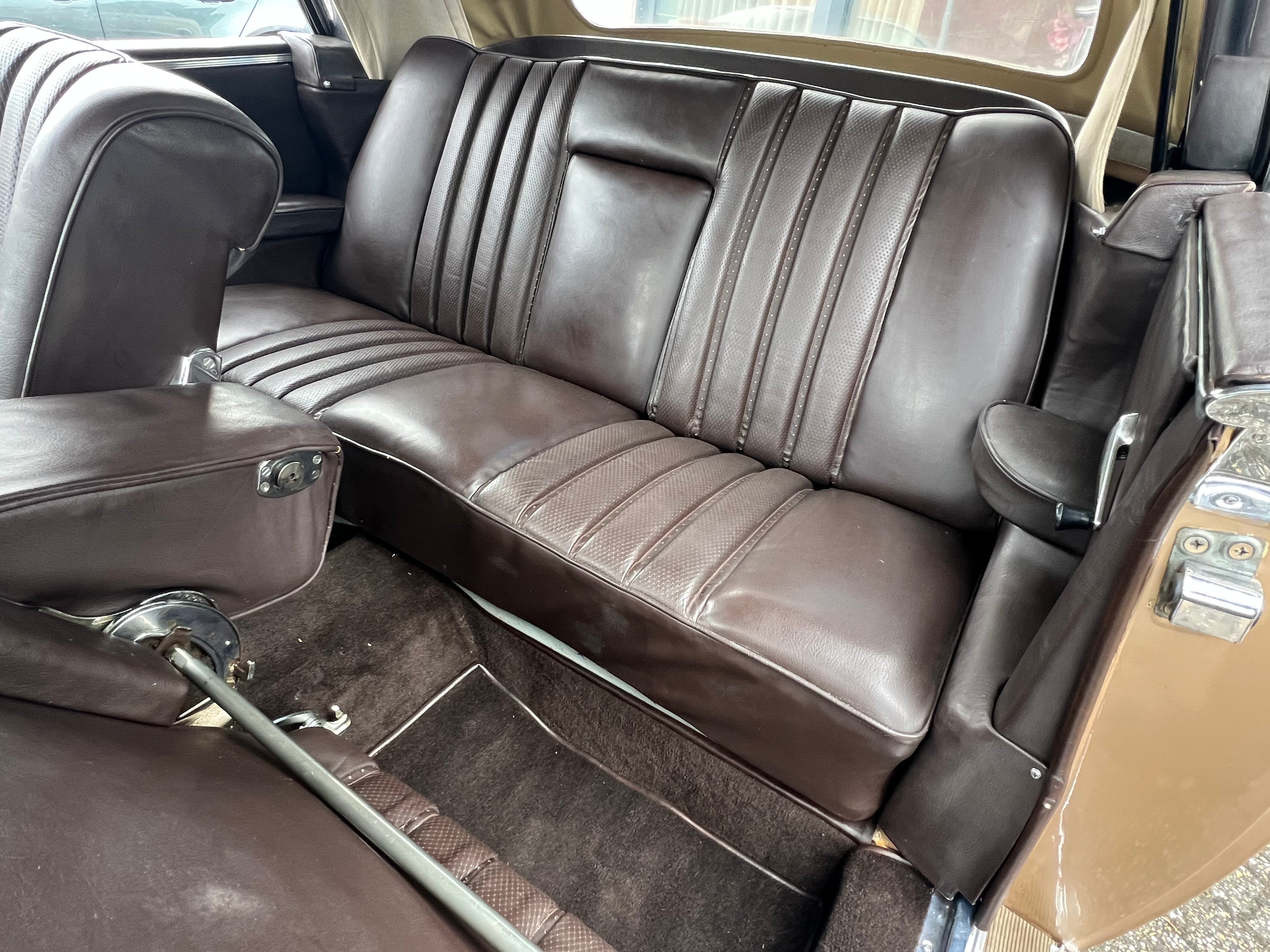 VERKOCHT MERCEDES 220SE