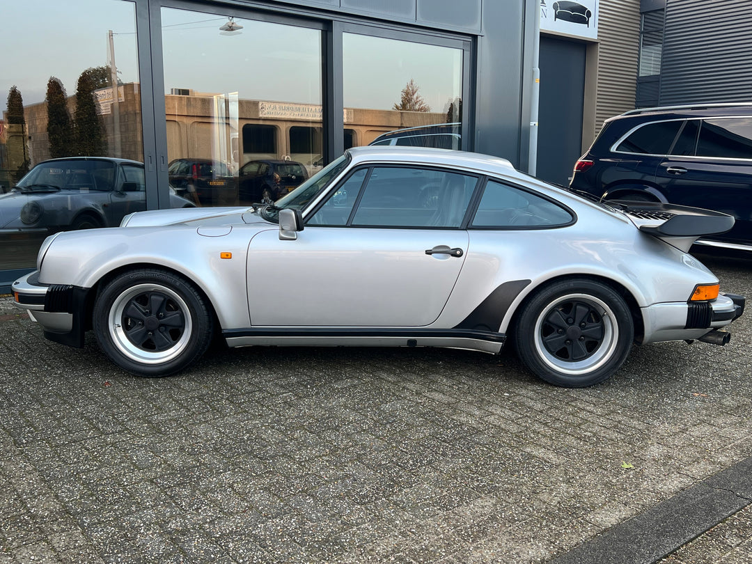 PORSCHE 911 TURBO