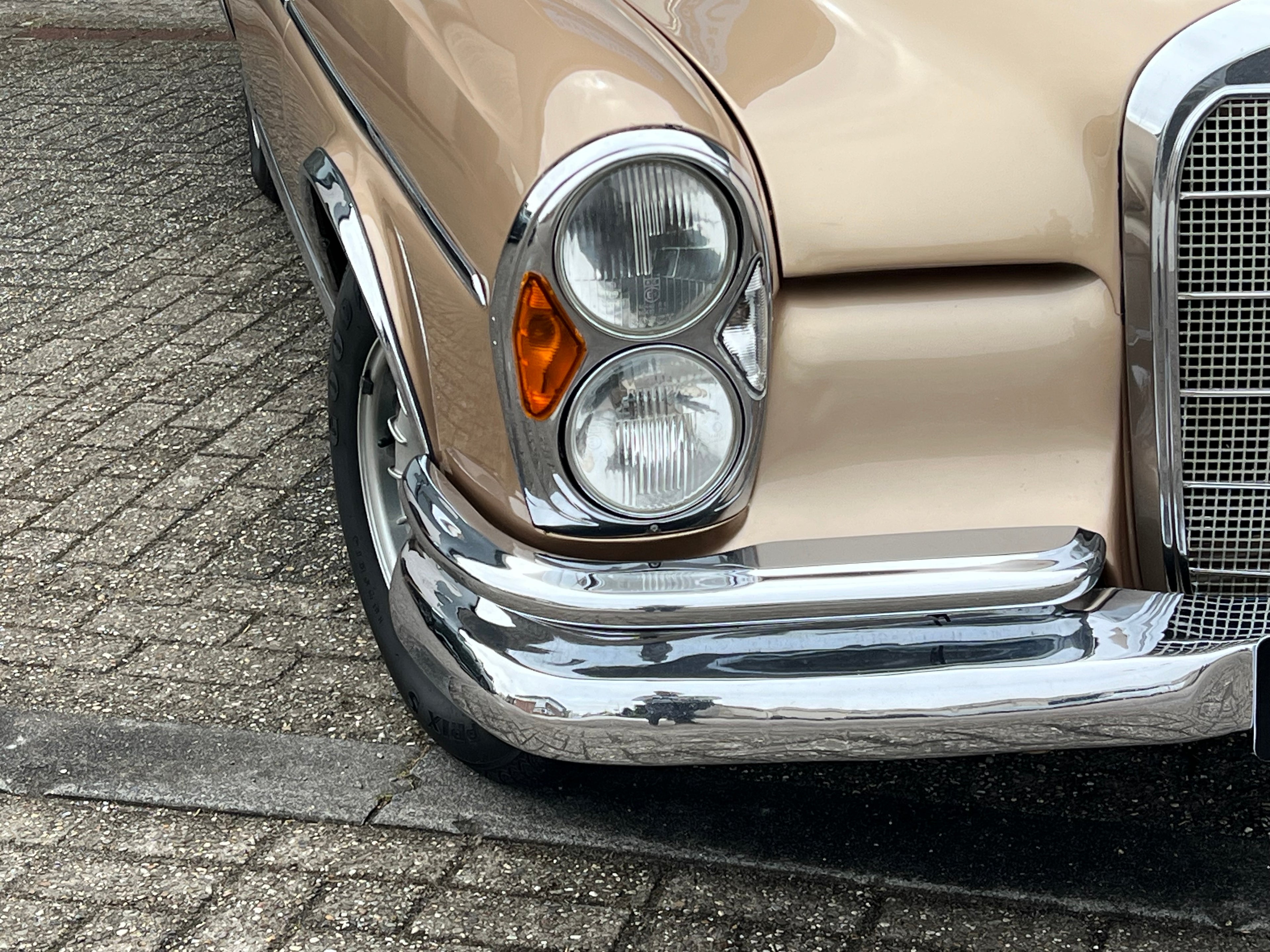 VERKOCHT MERCEDES 220SE