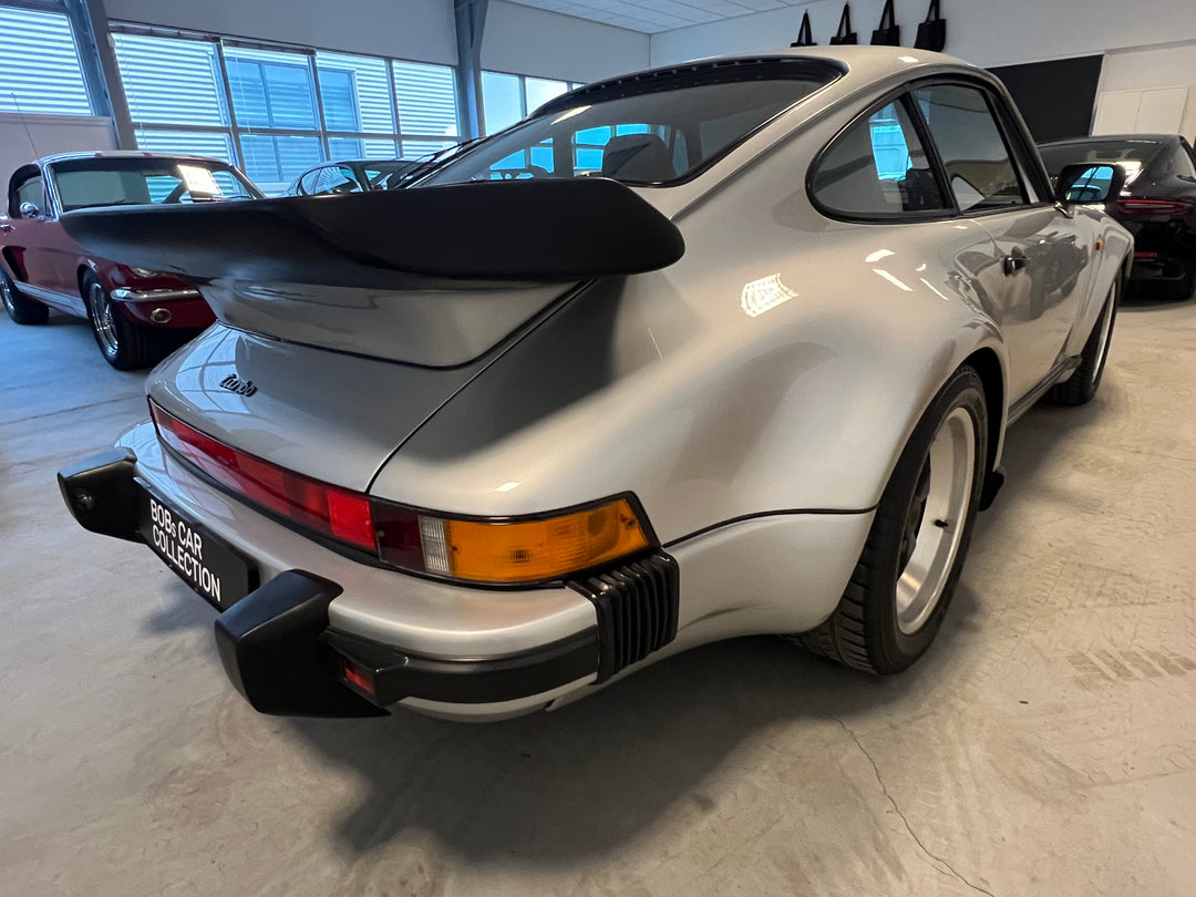 PORSCHE 911 TURBO